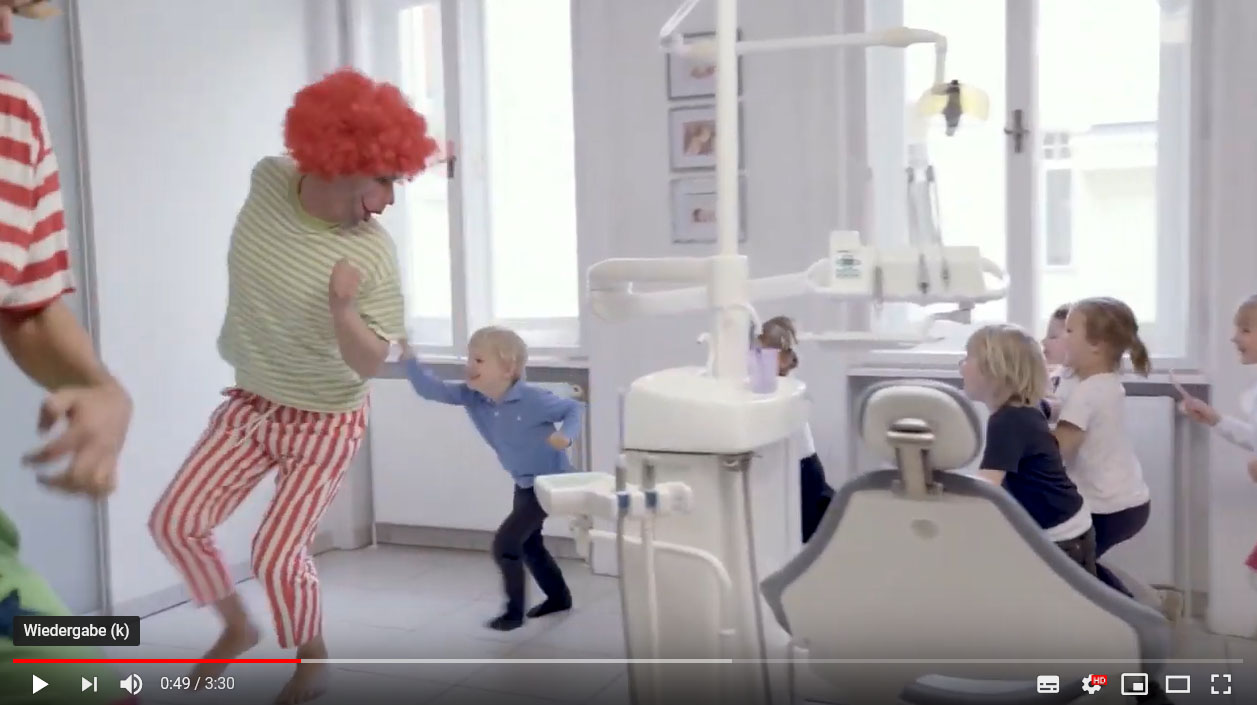Spezialistenpraxis mundgerecht: Videodreh für ein Kinder-Zahnputzlied